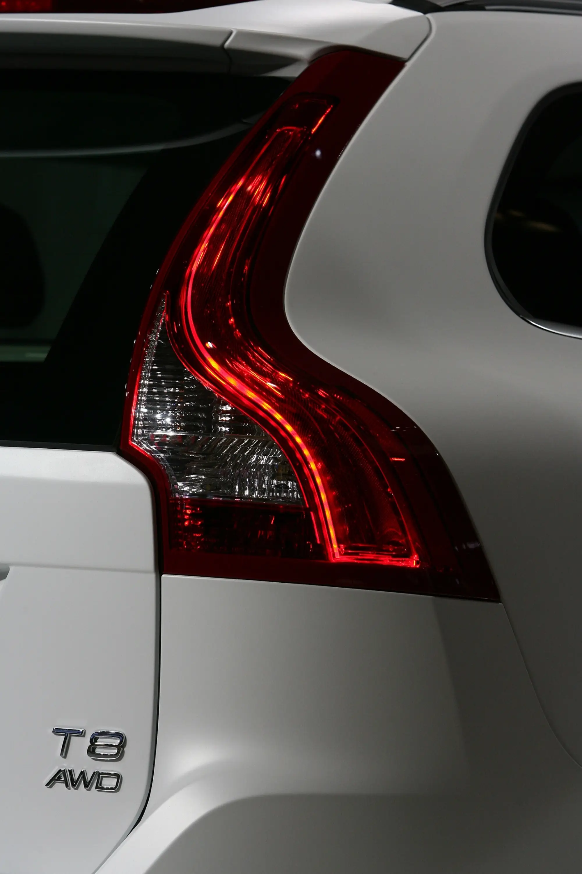 Volvo XC60 Plug In Hybrid Concept - Salone di Detroit 2011 - 9