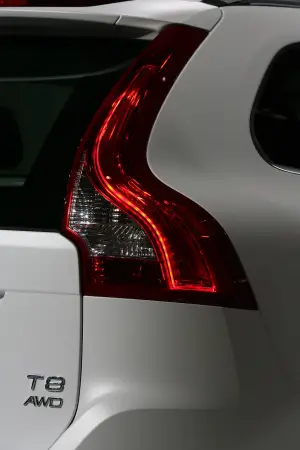 Volvo XC60 Plug In Hybrid Concept - Salone di Detroit 2011 - 9