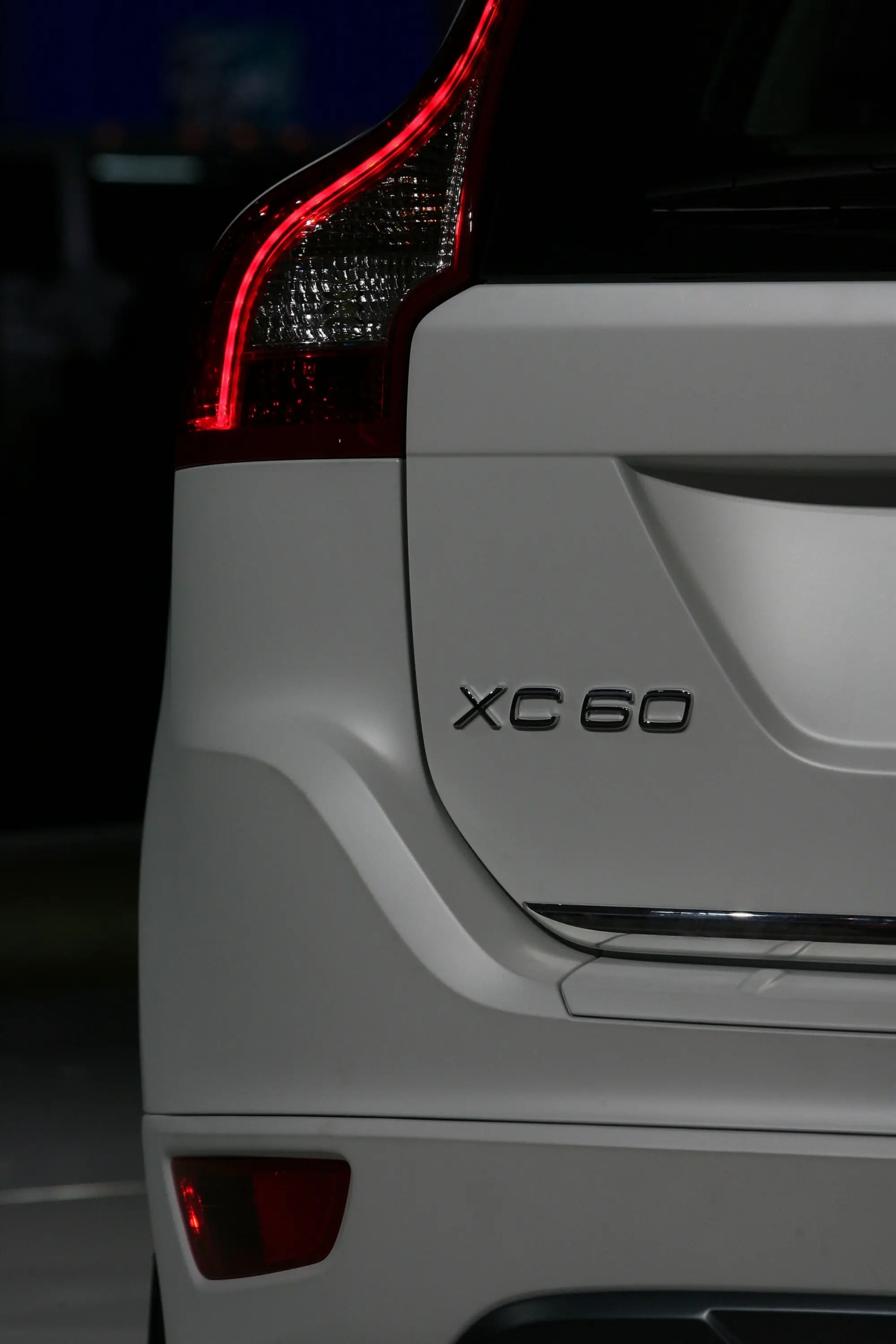 Volvo XC60 Plug In Hybrid Concept - Salone di Detroit 2011 - 10