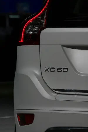 Volvo XC60 Plug In Hybrid Concept - Salone di Detroit 2011 - 10