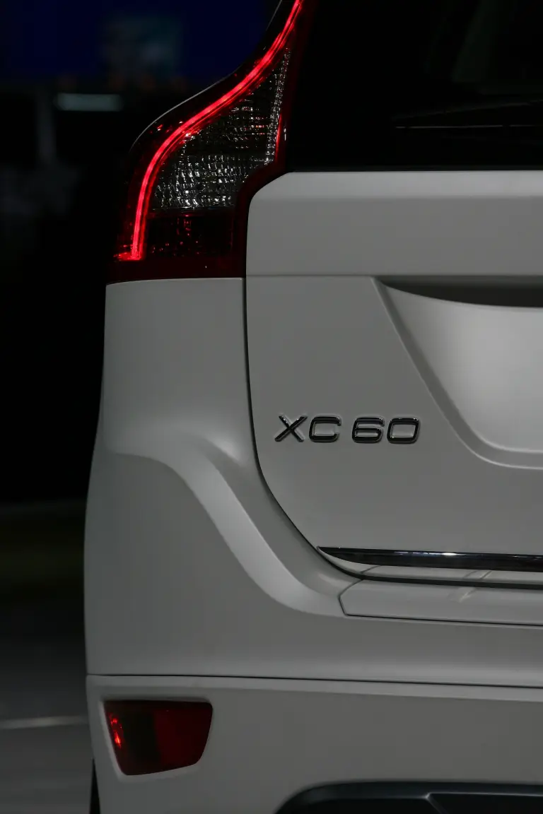 Volvo XC60 Plug In Hybrid Concept - Salone di Detroit 2011 - 10