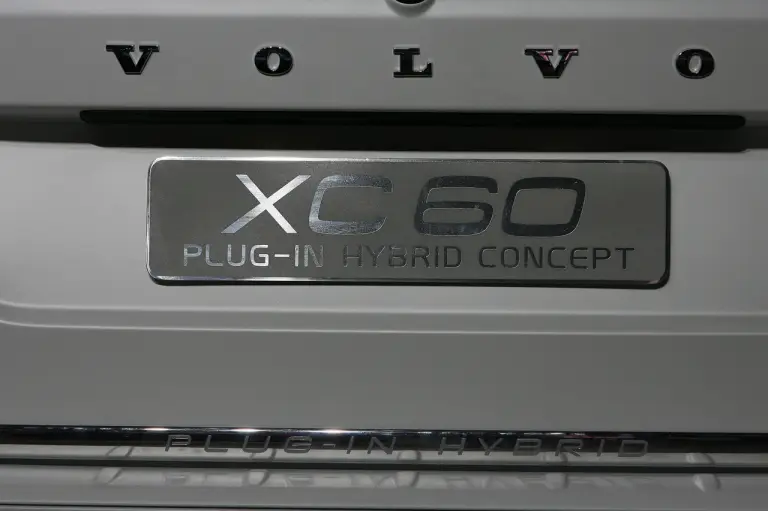 Volvo XC60 Plug In Hybrid Concept - Salone di Detroit 2011 - 11