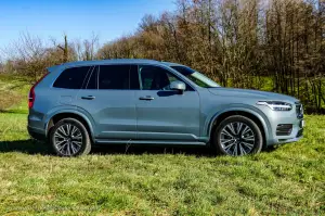 Volvo XC90 B5 2020 - Prova su Strada