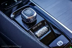 Volvo XC90 B5 2020 - Prova su Strada