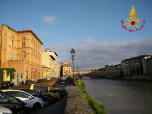 Voragine sul Lungarno Torrigiani di Firenze