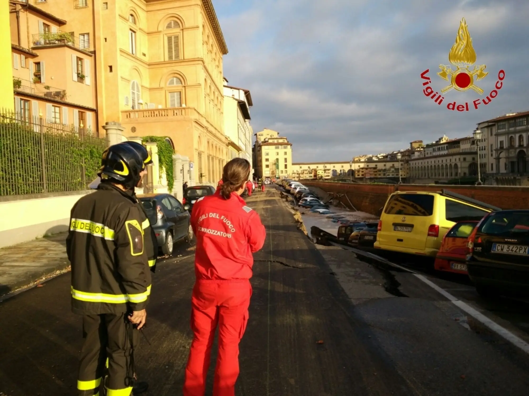 Voragine sul Lungarno Torrigiani di Firenze - 9