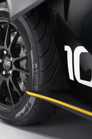 Zenos E10 R - 12