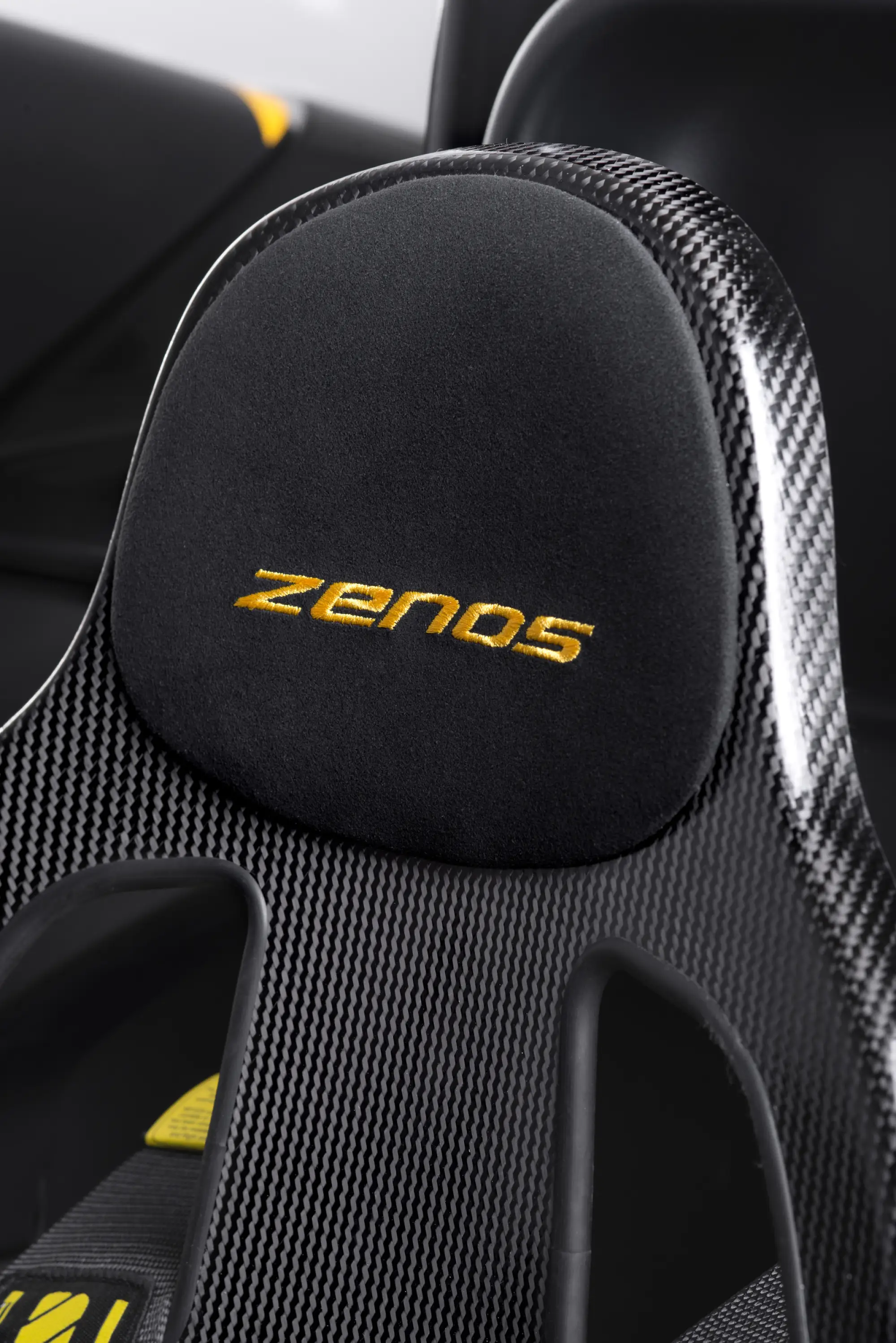 Zenos E10 R - 16