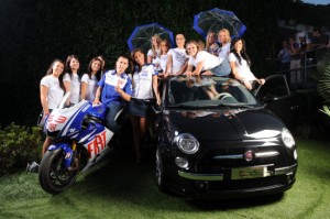 Jorge Lorenzo incorona le umbrella girl Fiat Yamaha Team 2009