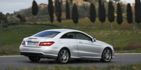 Mercedes Classe E coupé: la sportività sposa il fascino