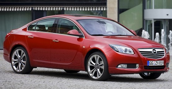 Opel Insignia fa segnare vendite record in Europa, piú di 100.000 ordini nel primo trimestre