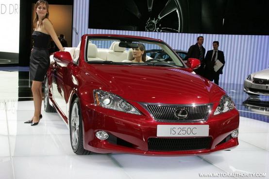 Lexus sta pensando alla IS Coupé