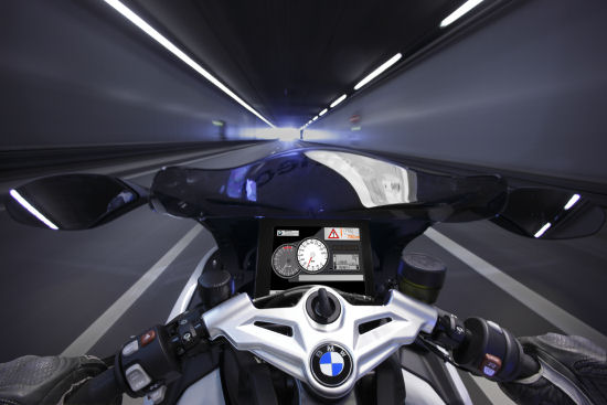 BMW Motorrad ConnectedRide: ulteriori sistemi di assistenza per una maggiore sicurezza in moto