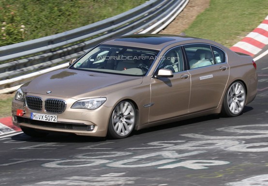 Prototipo ibrido BMW Serie-7 in prova al Nurburgring