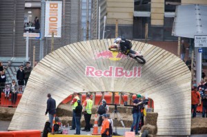 Auckland City – Nuova Zelanda: Rory Mead conquista il Red Bull City Scramble, durissima competizione di Cross Enduro