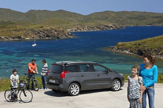 Rivelata la nuova Peugeot 5008 7-posti Compact MPV