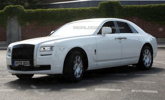 La Rolls-Royce Ghost spiata in “livrea” bianca