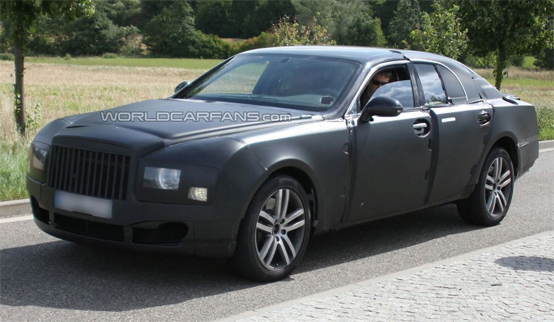 Prototipo di Grand Bentley sorpresa “travestita” da Rolls-Royce