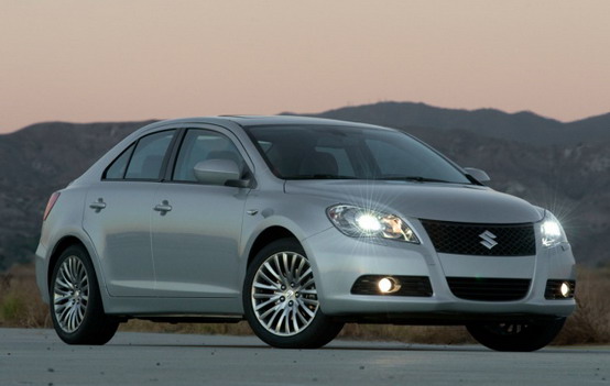 La sedan ibrida Suzuki Kizashi verrà lanciata nel 2011