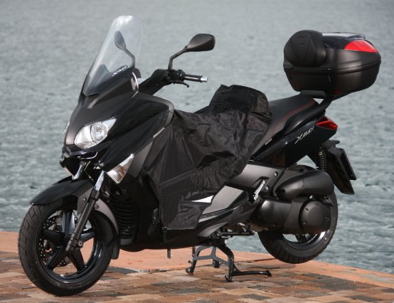 Yamaha: in vendita la nuova gamma di teli coprigambe S-Line Pro Series
