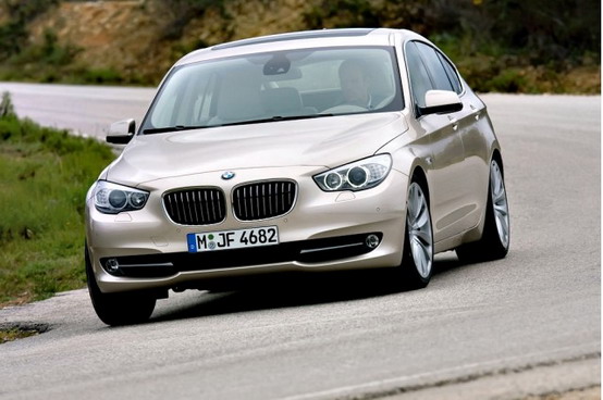 La BMW Serie 5 GT 2011 potrà montare anche un nuovo motore a sei cilindri