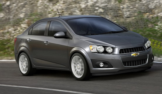 Primissime immagini della Chevrolet Aveo 2012, la nuova berlina made in Detroit