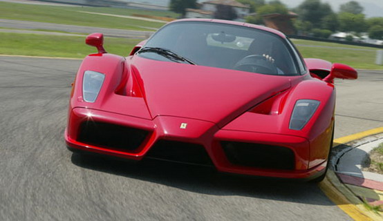 Ferrari Enzo, la nuova versione avrà un motore V8 biturbo