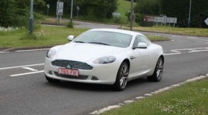 Aston Martin DB9: il Model Year 2011 della coupé di Gaydon nelle immagini spia