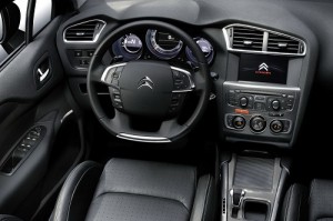 Citroen C4: le immagini ufficiali della nuova media francese con il double chevron