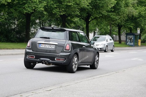 MINI 2011: foto spia del restyling estetico della piccola citycar britannica