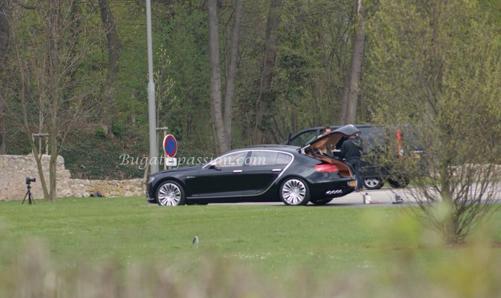 Bugatti 16C Galibier: prime immagini spia della berlina di lusso di Molsheim