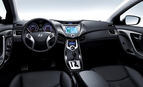 Hyundai Elantra 2011, la prima immagine dell’abitacolo