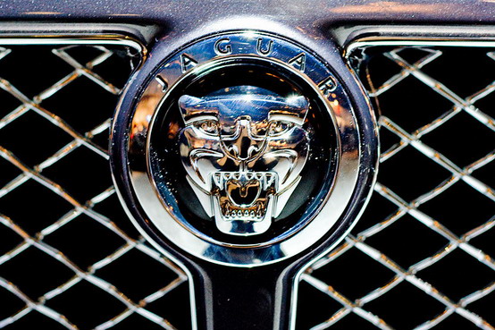 Jaguar alla ricerca di un partner per il mercato cinese. Duello con Peugeot Citroën