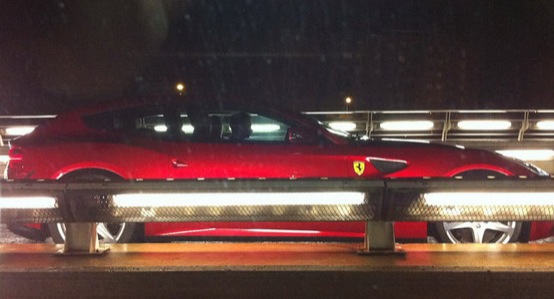 Ferrari FF fotografata e filmata per le strade di Barcellona prima del Salone di Ginevra