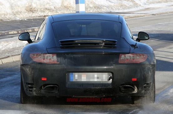 Porsche 911 Turbo, nel 2012 perderà lo spoiler fisso posteriore