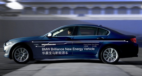 Nuova BMW Plug-in Hybrid sedan per il mercato cinese (prima immagine)
