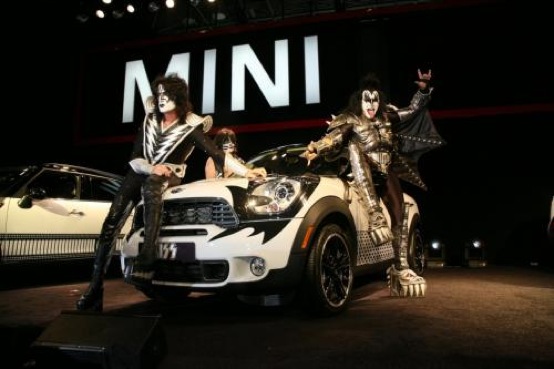 Mini insieme ai KISS, a New York si scatena la Rock City