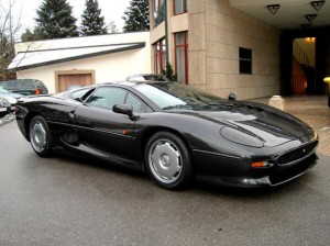 Flavio Briatore mette in vendita la sua Jaguar XJ 220