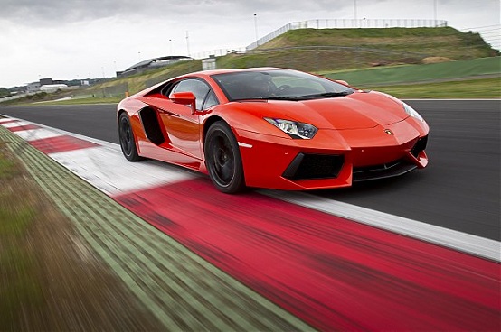 Lamborghini: presto in gamma un terzo modello, adatto alla guida quotidiana