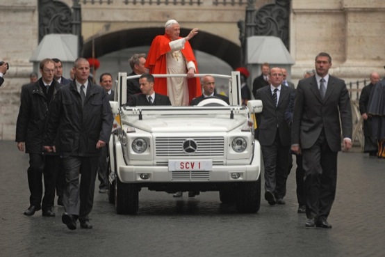 Mercedes Classe M ibrida, sarà questa la nuova Papamobile ecologica di Benedetto XVI