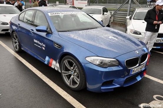 BMW M5 F10, il nuovo taxi per il circuito del Nurburgring