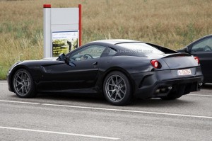 Ferrari, foto spia della “nuova 599” (coupé sportiva)