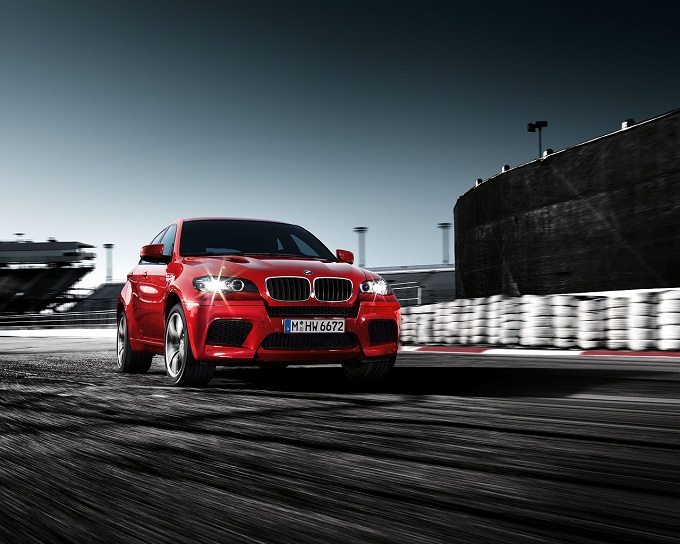 BMW, secondo video della nuova X6 M50d