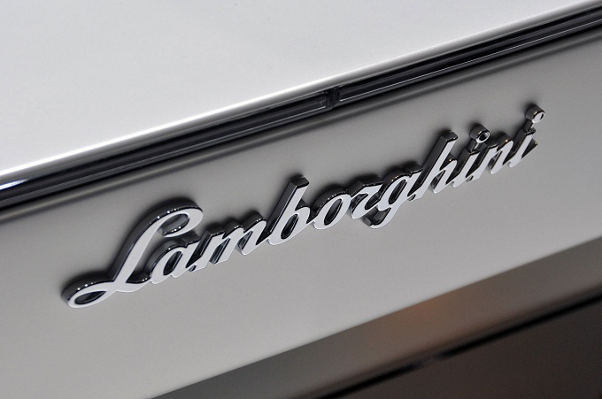 Lamborghini, scartata l’idea della berlina-coupé: arriva il SUV sportivo?
