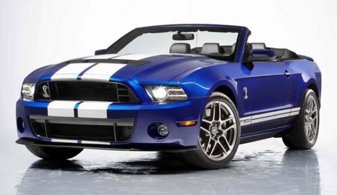 Ford Mustang Shelby GT500 Cabriolet, la muscle car toglie il tetto