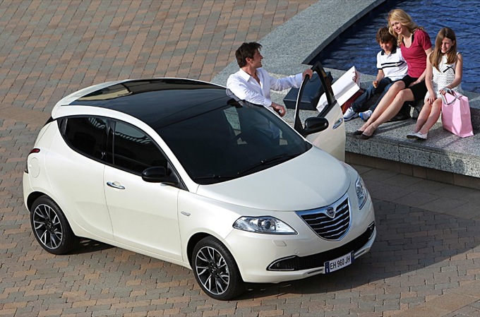 Lancia Ypsilon, Thema e Voyager in tour per tutta l’Italia