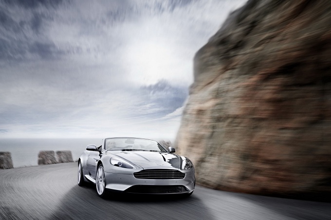 Aston Martin potrebbe usare motori più compatti in futuro?