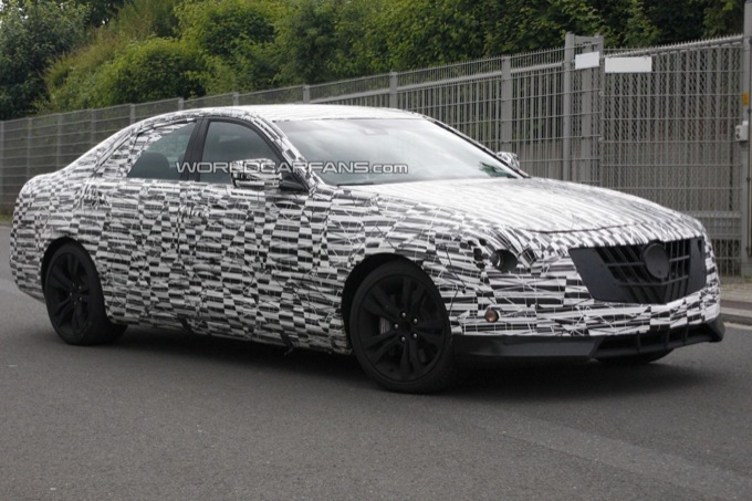 Cadillac CTS 2014 ripresa durante un test drive vicino al Nürburgring