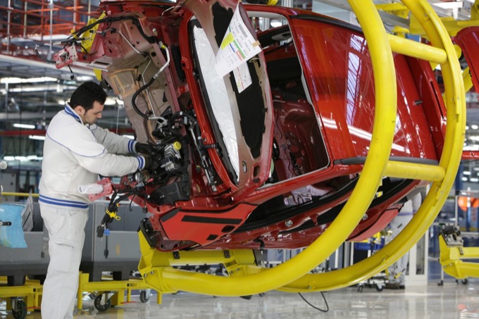 Crisi auto: lo stabilimento di Pomigliano si ferma per due settimane