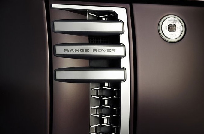 Range Rover Sport, potrebbe essere svelata al Salone di Parigi 2012